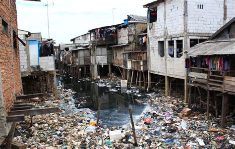 Jakarta Slums Next To Skyscraper Indonesia Java Pinterest Slums