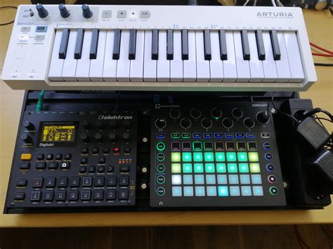 My first real synth/sampler rig : synthesizers