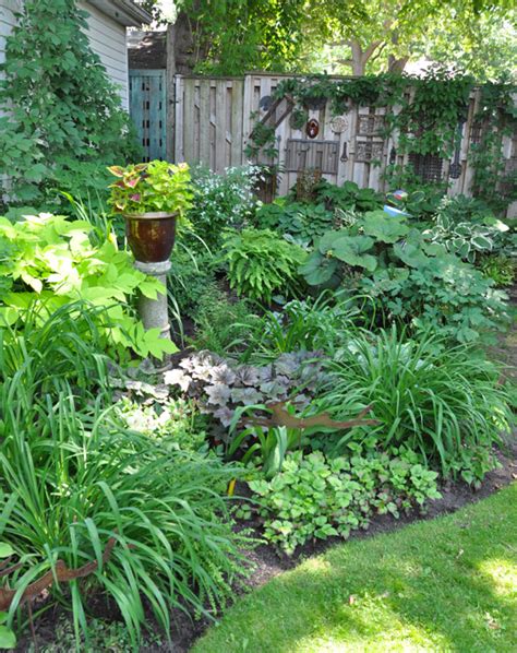 See more ideas about shade garden, plants, garden. Three Dogs in a Garden: A Shade Garden in the Toronto ...