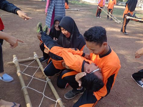 Menjalin ukhuwah siswa/siswi madrasah aliyah. Madrasah Aliyah Negeri Pelaihari