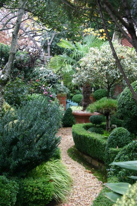An extraordinary small garden