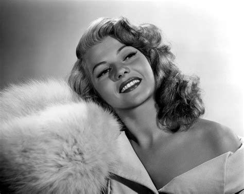 El Horroroso Calvario Que Su Padre Español Hizo Pasar A Rita Hayworth