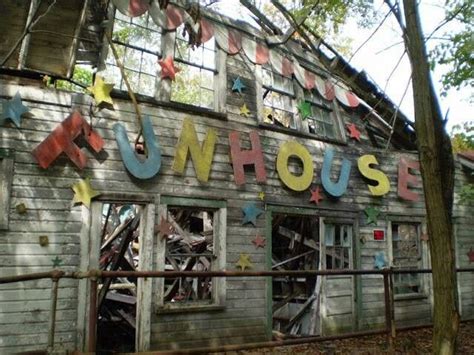 Abandoned Fun House Creepy Carnival Pinterest