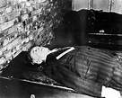 [Photo] The body of Joachim von Ribbentrop after his execution ...