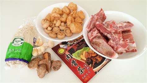 Blanch pork ribs in boiling water. -- Bak Kut Teh (肉骨茶) - Salt & Spices