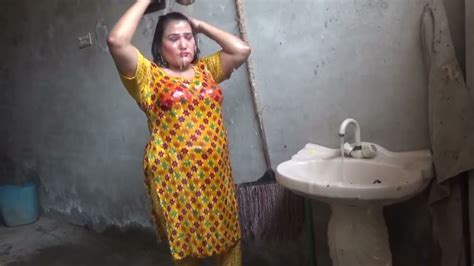 Hot Videopakistani Videopakistani Mujrahot Aunty Bathingbhabi Nahate Huyebig Boobs Youtube