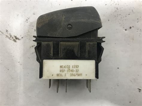 P27 1040 32 Kenworth T800 Dashconsole Switch For Sale