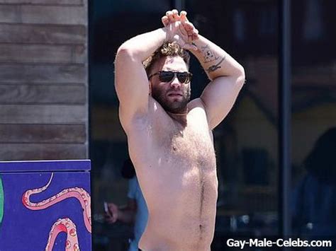 Jai Courtney Caught Shirtless Outdoors Gay Male Celebs Com