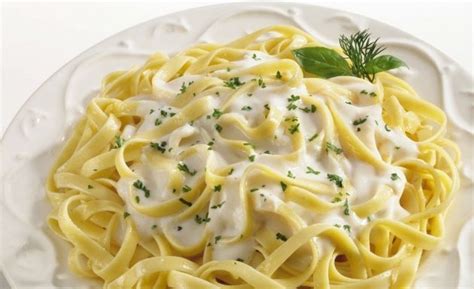 Tallarines En Salsa Alfredo Por Pastas Roma