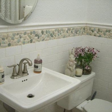 Earthy narrow tiles for a bathroom wall border. Idea 40+ Bathroom TileBorder Design