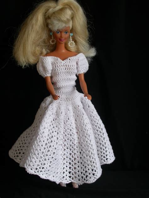 barbie en robe de dentelle au crochet plus fashion dolls fashion outfits crochet barbie