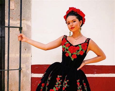 Ángela Aguilar Vestidos Mexicanos Con Que Celebró La Independencia