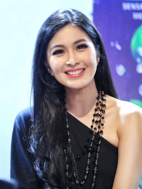 Potret Senyum Bahagia Sandra Dewi Nantikan Hari Bahagia Celeb