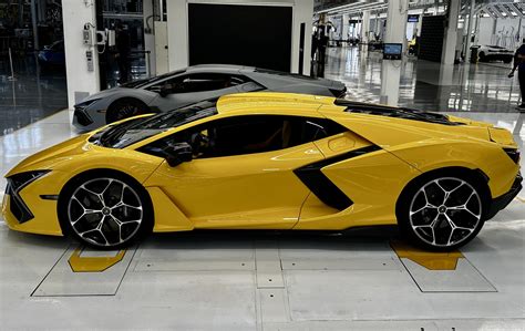 Lamborghini Revuelto First Look At The New Hybrid Supercar Mashable