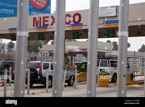 Tijuana México Coches Cruzar La Frontera Entre México Y Los Estados