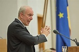 Saarland - Finanzminister Jakob von Weizsäcker bringt Etat für 2022 und ...