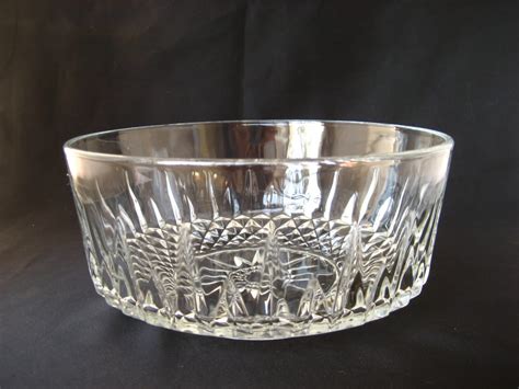Vintage Large Clear Glass Bowl Arcoroc France Salad Soup Serving Dish Diamond Pressed Cut French