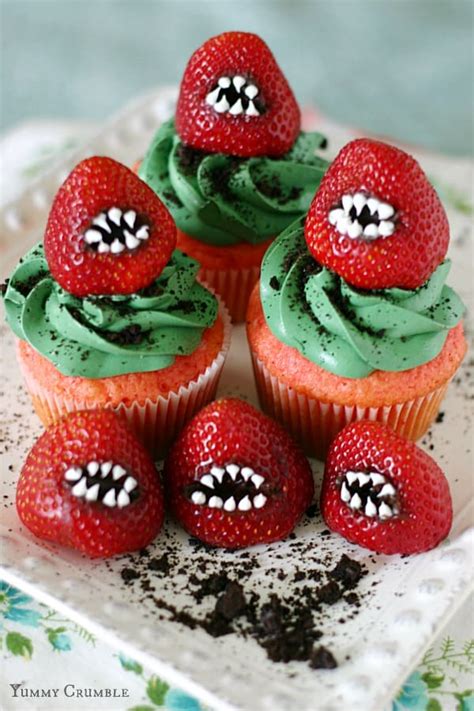 Some love the topping of the cup cakes and would love to experiment with different colours, shapes, flavours, and sprinkles. 25 Easy Halloween Cupcakes for Kids {Spooky decorating ideas for all ages!}