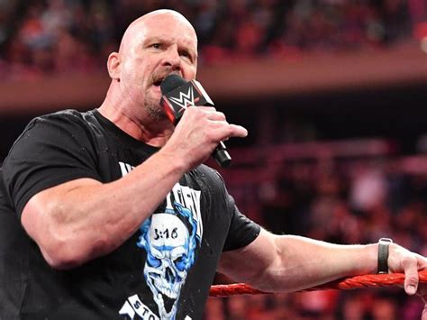 Wwe Raw Stone Cold Steve Austin Returns At Iconic Msg For Universal Championship Bout Signing