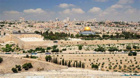 It grants citizenship to anybody considered to be jewish. Cheap Flights to Jerusalem, Israel $170.00 in 2017 | Expedia
