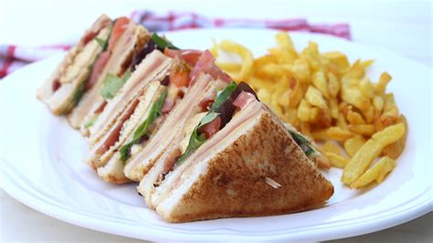 Sandwich Club Casero El Más Famoso Del Vips Saltando La Dieta