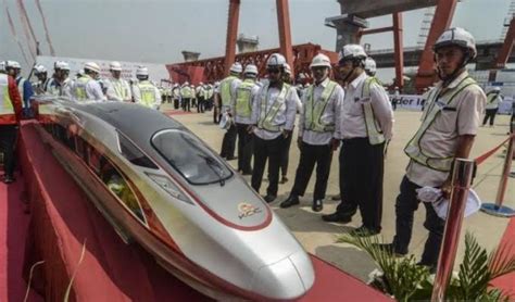 Luhut Sebut Proyek Kereta Cepat Lambang Modernisasi Transportasi Publik