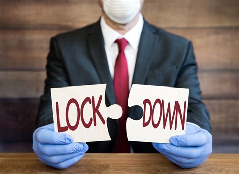 A lockdown is a restriction policy for people or community to stay where they are, usually due to specific risks to themselves or to others if they can move and interact freely. Pandemia w Europie mocno przyspiesza. Gdzie jest lockdown?
