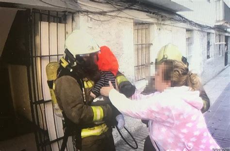 Los Bomberos Salvan La Vida De Cinco Personas Atrapadas En Un Incendio