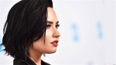 Download Demi Lovato Side View Wallpaper