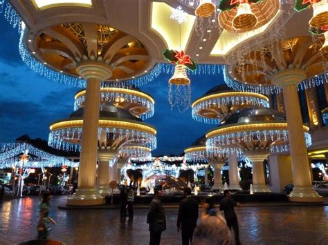 As the world's 7th largest mall, 1 utama shopping centre proudly subscribes to a very successful formula that elevates the ideals of shopping, entertainment and dining to new heights. 15 Biggest Malls In The World: TripHobo