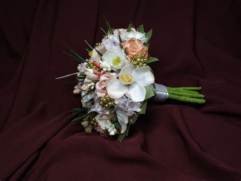 Artificial flowers used to be the poor relation of fresh blooms and were the second or third choice for many brides. 15 Fantastic Ideas of Bridal Bouquets Made of Artificial ...