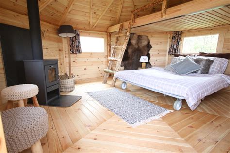 Do you wish to make a romantic camping and wow the love of your life? 't Buitenland | Mongoolse yurts, Boshut en kota's