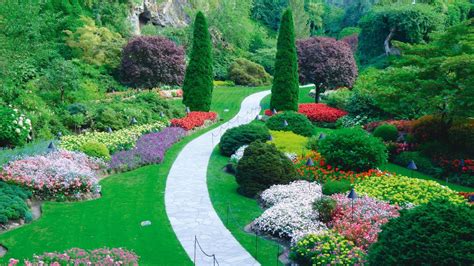 Butchart Gardens, Canada, shows off bold colourful plants | Stuff.co.nz