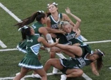 15 unbelievable cheerleader fails cheerleading fails epic fail photos funny cheerleader