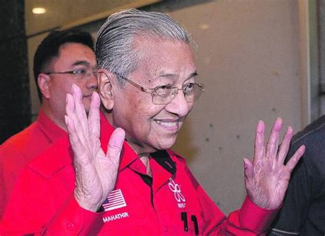 1 pengenalan perdana menteri di malaysia perdana menteri malaysia memegang jawatan yang tertingga sebagai ketua pemerintah negara. Dr. Mahathir letak jawatan Perdana Menteri Malaysia ...