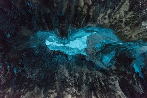 Icelandcrystal Ice Cave In Vatnajokullice Caves Are An Everchanging