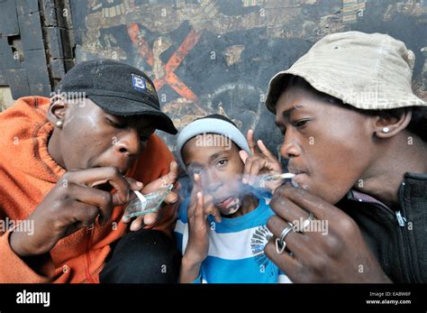 South Africa Johannesburg Hillbrow Street Kids Consuming Drugs Stock