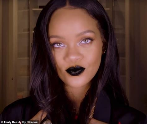 Rihanna Turns Beauty Blogger For A Fenty Makeup Tutorial Daily Mail
