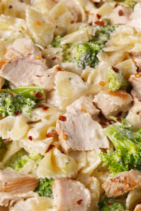 Creamy Chicken And Broccoli Bowties