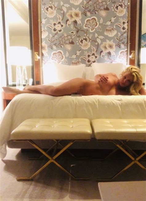 Britney Spears Exposes Her Entire Figure In Full Frontal Nude Pic And