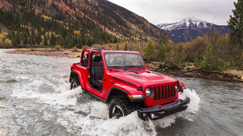 Specs Showdown: 2018 Jeep Wrangler Rubicon vs. Ford F-150 Raptor vs
