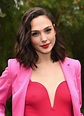 Graceful Beauty Gal Gadot Looks Hot in a Fairly Modest Outfit (18 ...