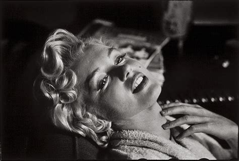 Actress Blonde Marilyn Monroe Hd Wallpaper Wallpaperbetter