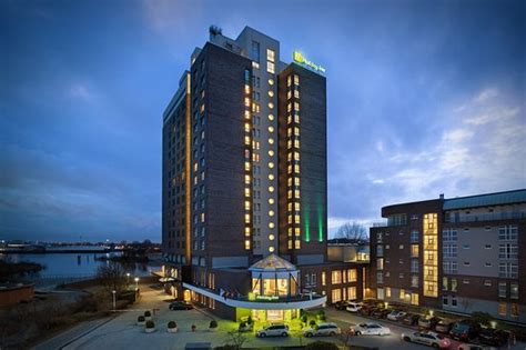 The holiday inn hamburg has bright rooms with a variety of international satellite tv channels and free soft drinks from the minibar. Holiday Inn Hamburg $75 ($̶8̶5̶) - UPDATED 2018 Prices ...