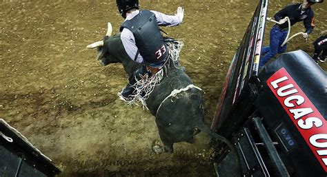 Photos Professional Bull Riders Try To Hold On At Msg Gothamist