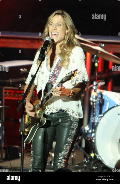 Sheryl Crow Los Angeles Performance Helad At The Greek Theater