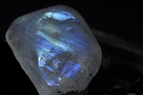 Moonstone Value Price And Jewelry Information Gem Society Stones