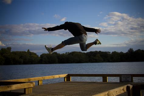 무료 이미지 남자 바다 호수 달리는 운영 도약 점프하는 반사 훈련 운동 익스트림 스포츠 행복 흥분한