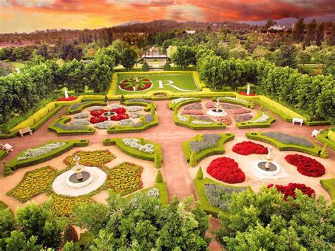 6 Amazingly Beautiful Gardens Around The World