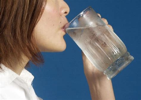 Oleh karena itu, 1 liter air memiliki berat 1 kilogram. Sehari Harus Minum Air Berapa Liter - Seputar Minuman